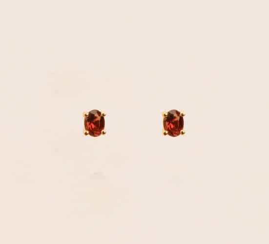 Wouters & Hendrix 18kt Gold Stud earrings with garnet EGC010YG00