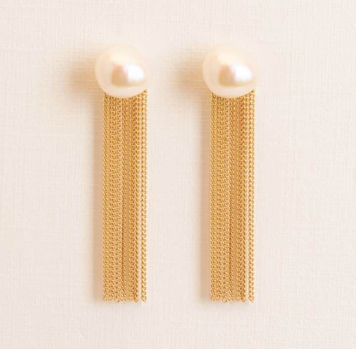Wouters & Hendrix 18kt Gold chain fringe Stud Earrings with Freshwater Pearl EGC051