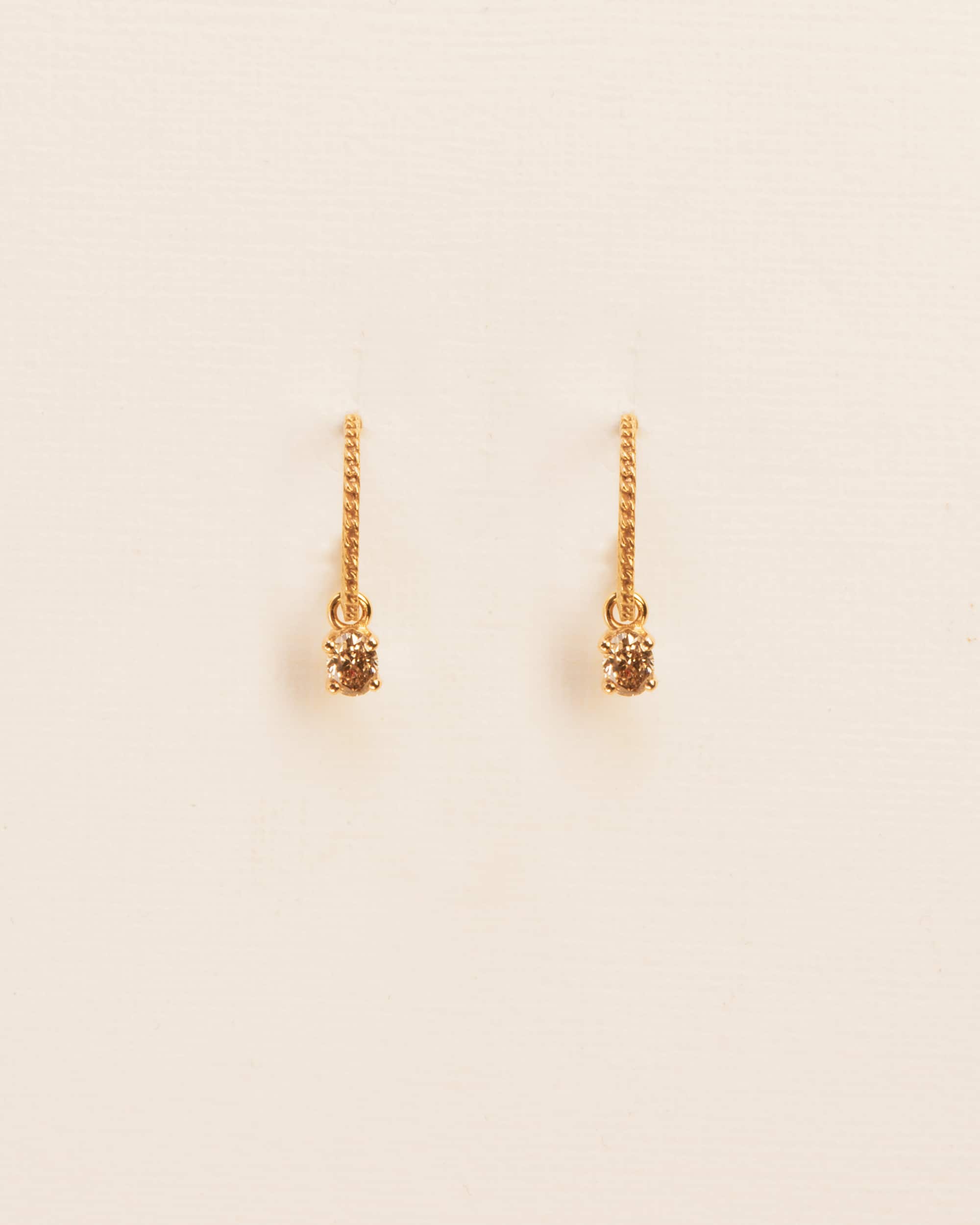 Wouters & Hendrix 18kt Gold Hoop Earrings with cream Diamond EGD012