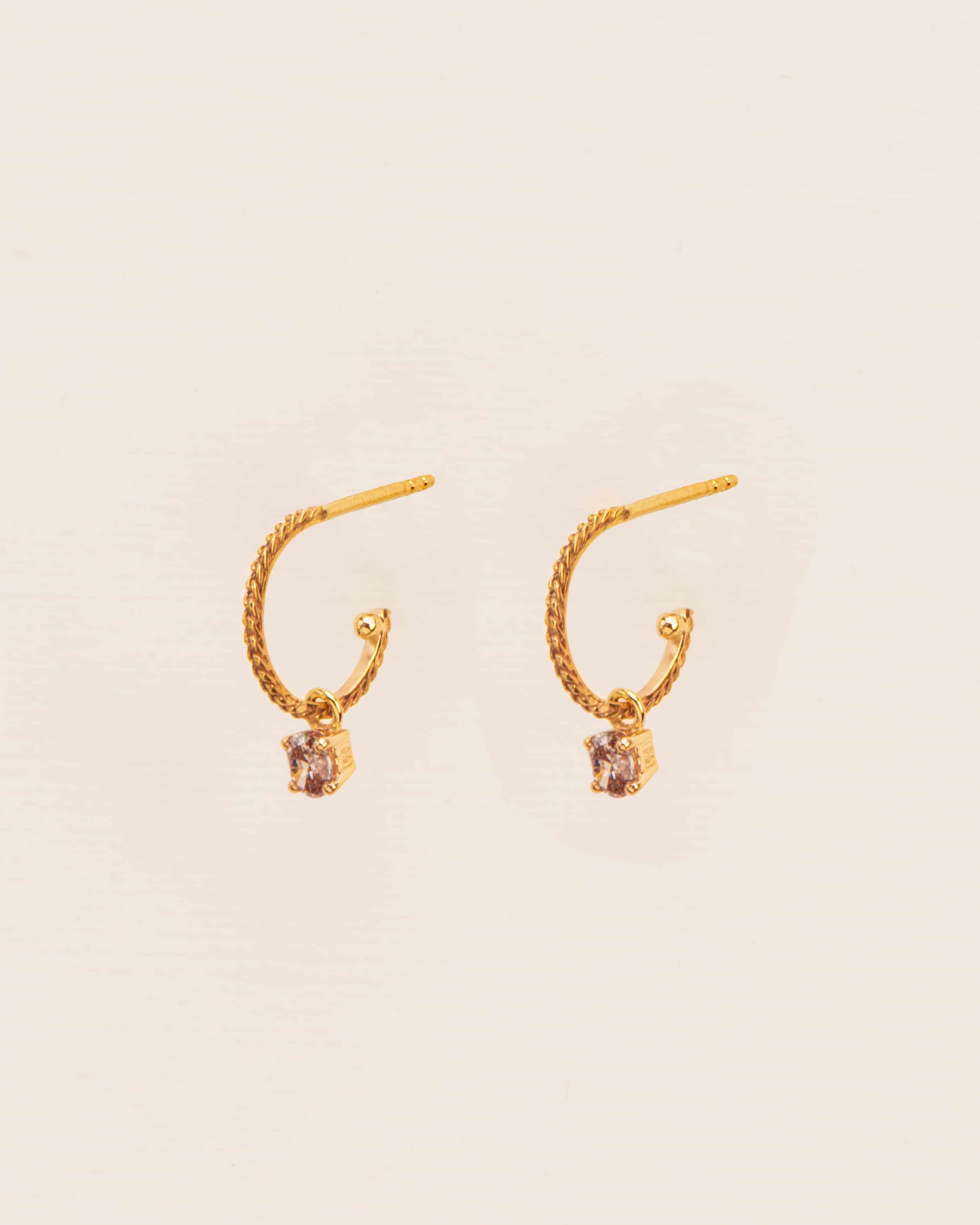 Wouters & Hendrix 18kt Gold Hoop Earrings with cream Diamond EGD012
