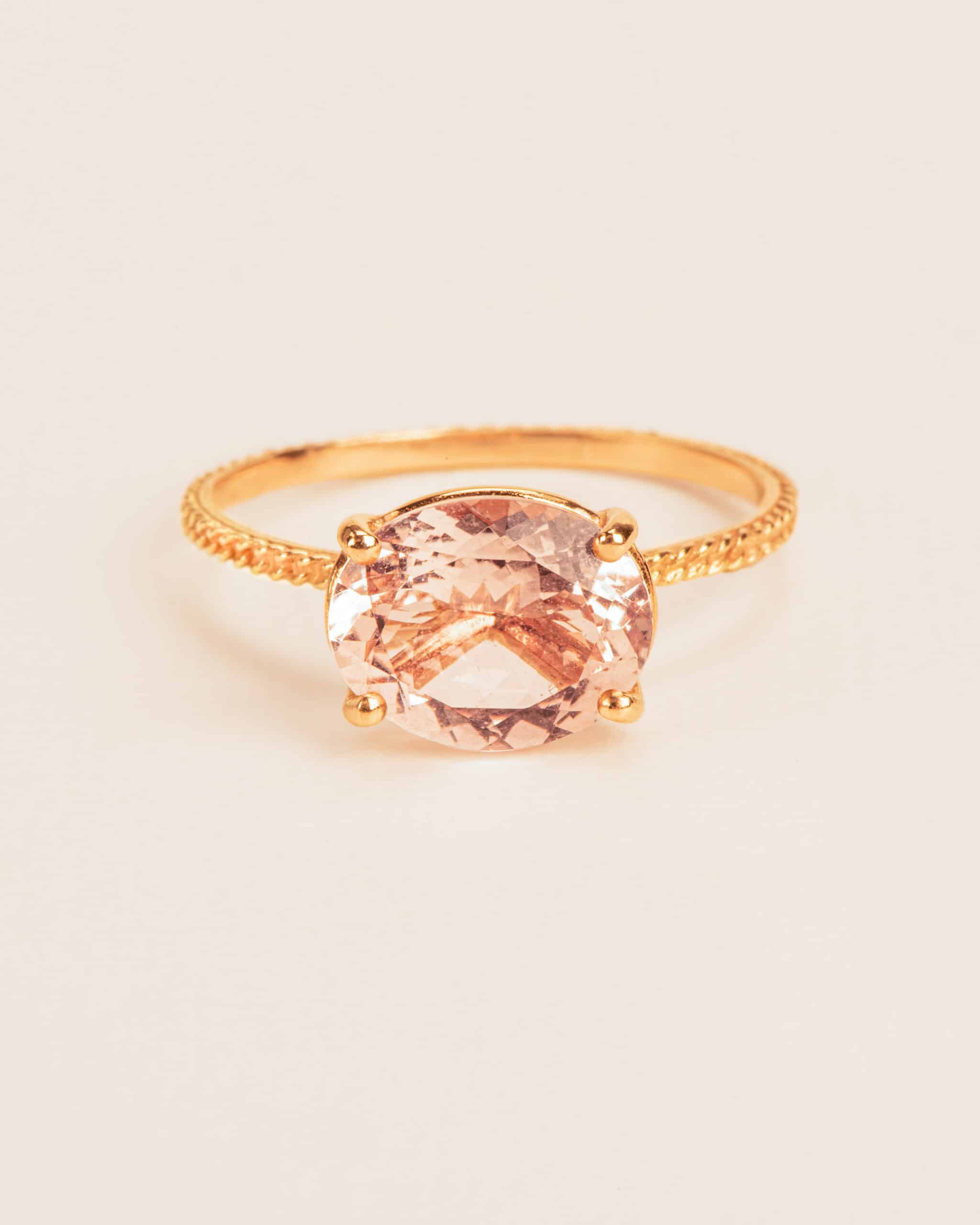 Wouters & Hendrix 18kt Gold chain structured Ring with Morganite RGC019